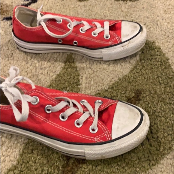 Red converse - Picture 2 of 6